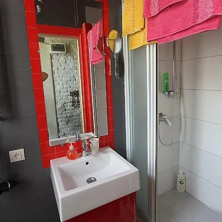 Cozy Compact Flat In The City Center Apartment